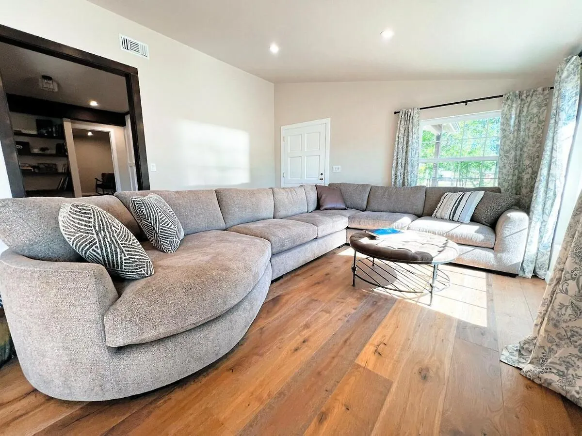 The Ranch House with a Pool Hot Tub and Fire Pit Villa Reno Holiday home