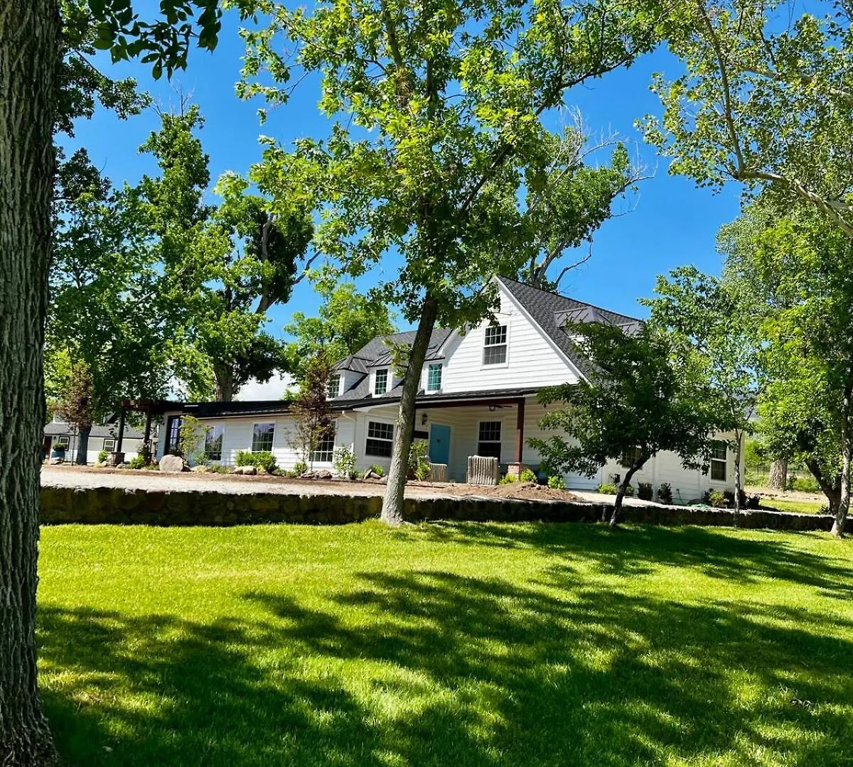 The Ranch House with a Pool Hot Tub and Fire Pit Villa Reno