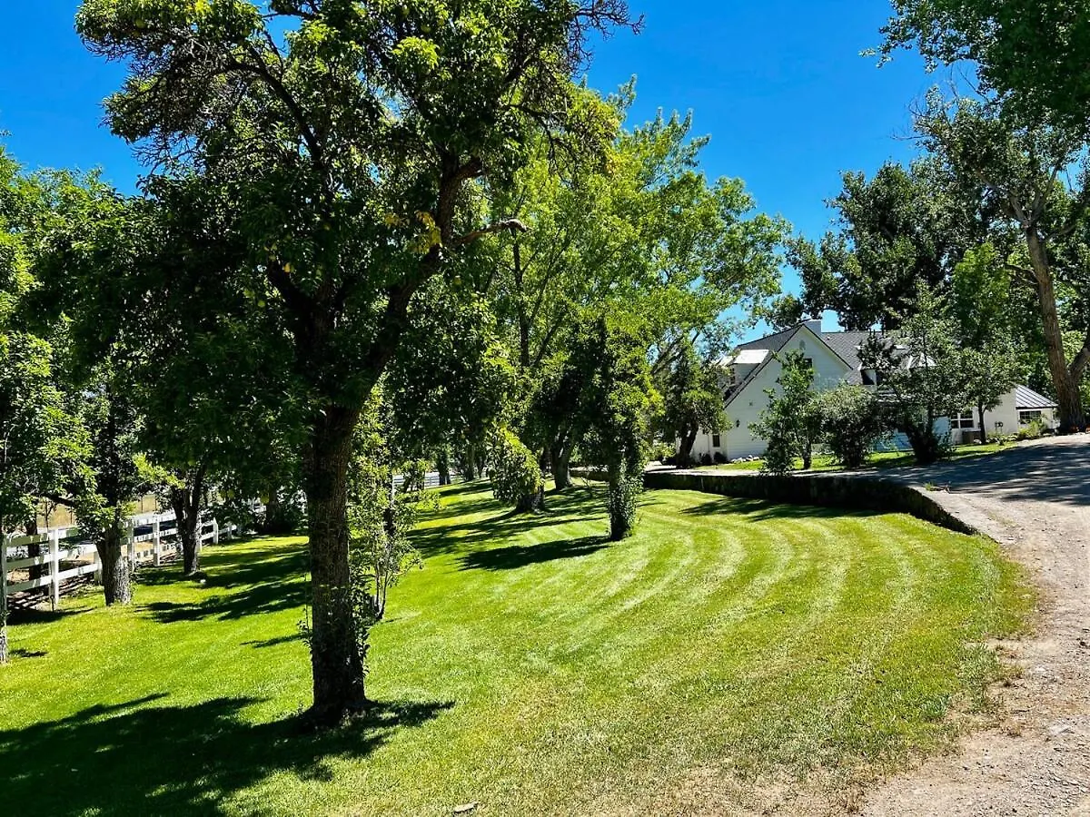 The Ranch House with a Pool Hot Tub and Fire Pit Villa Reno
